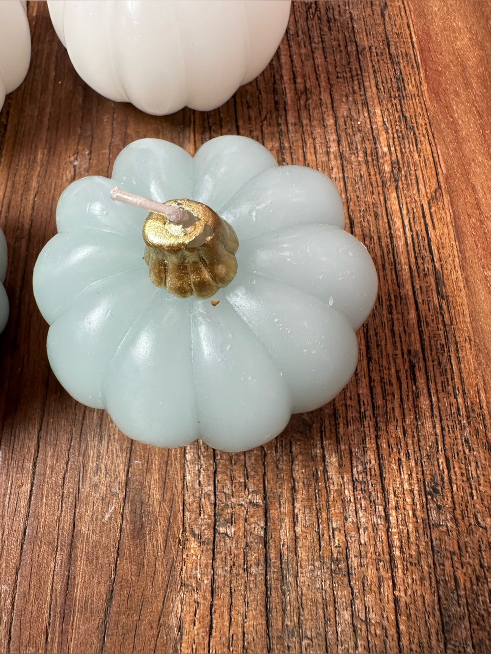 Set of 6 Pumpkin-Shaped candles in White and Pale Blue with Gold Accents - Picture 2 of 5